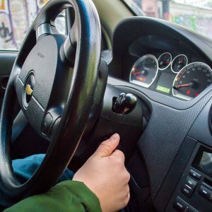 Как разблокировать руль на машине